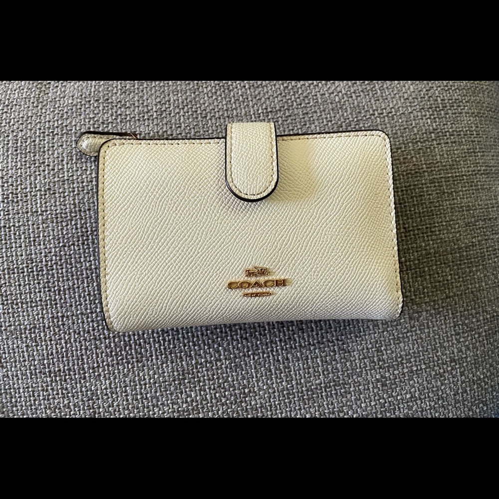 Coach wallet in chalk